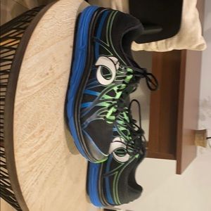 Pear Izumi running shoes